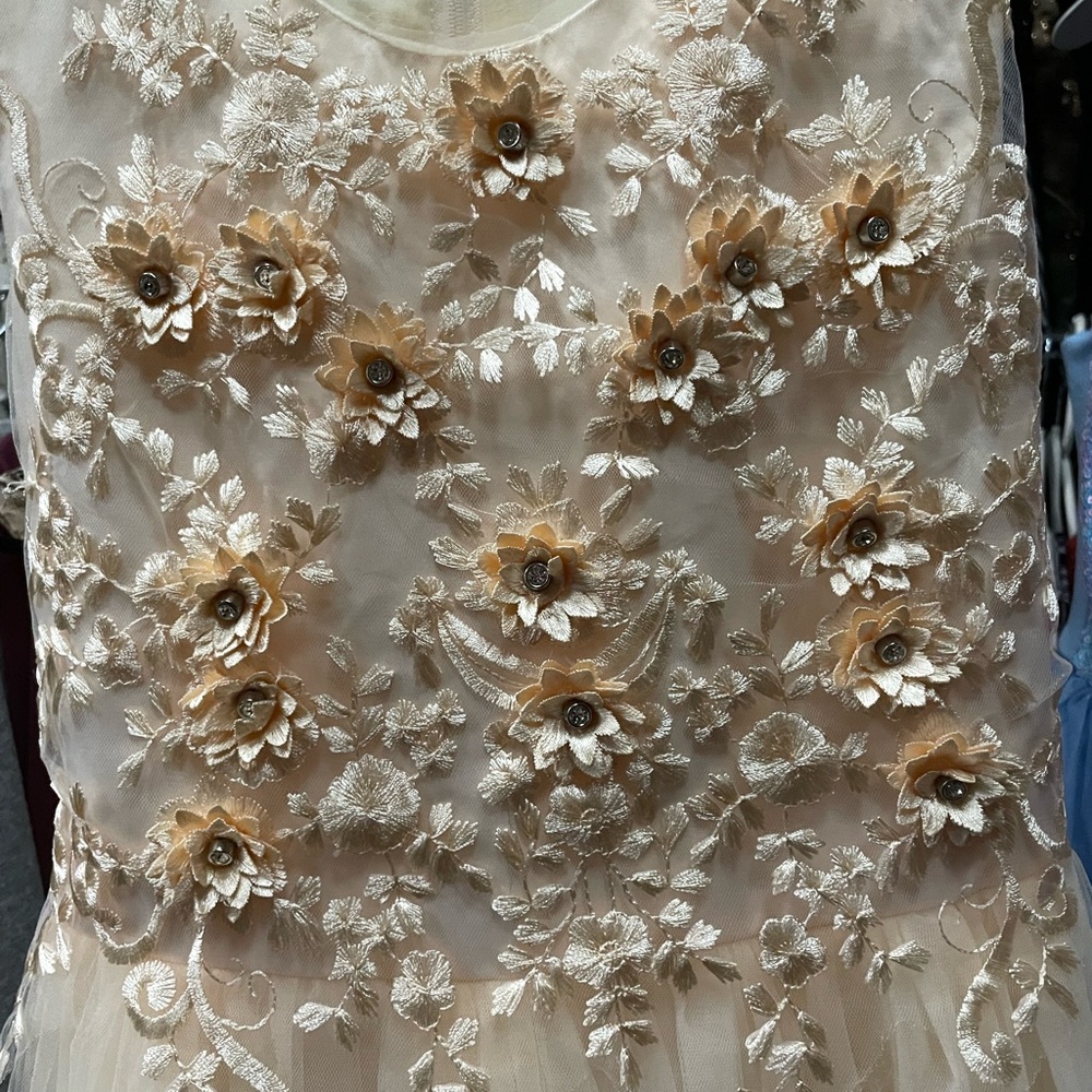 INTOM CASTLE YOUNG LADIES GOWN